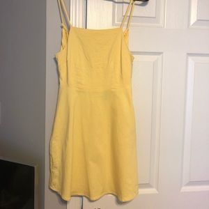 yellow dress